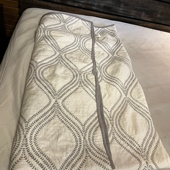 Martha Stewart Quilt - Picture 2 of 4